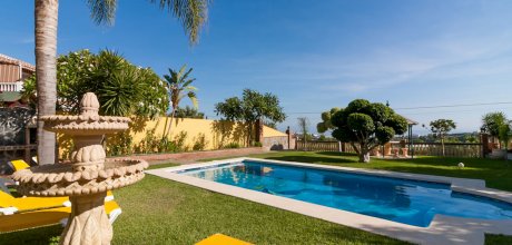 NR 821 Villa para 8 personas con una piscina privada y vistas al mar cerca de Nerja en la Costa del Sol
