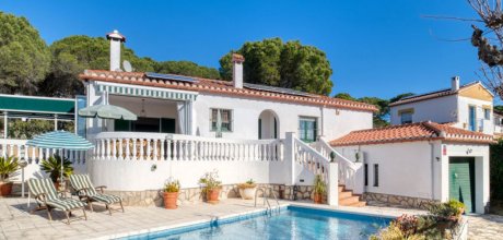 EC 618 Modern holiday villa for 6 persons with a private pool in l'Escala on the Costa Brava