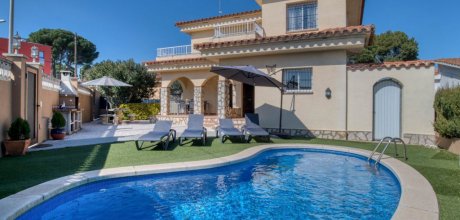 EC 814 Holiday villa for 8 persons with a private pool in l'Escala on the Costa Brava