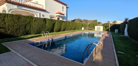 MM 318 Casa para 6 personas con piscina comunitaria en Miami Playa en la Costa Dorada
