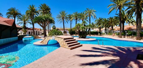 DE 303/2 Bungalow for 4 persons close to the beach and connected to a holiday park with swimming pool in Dénia on the Costa Blanca