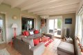 Disfrute de sus vacaciones en Dénia en la Costa Blanca en esta espaciosa villa vacacional para 8 personas, con piscina privada y vistas al mar.