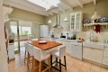 Disfrute de sus vacaciones en Dénia en la Costa Blanca en esta espaciosa villa vacacional para 8 personas, con piscina privada y vistas al mar.