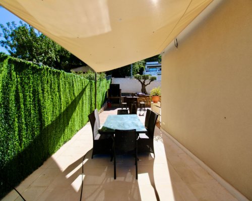 Genießen Sie Ihren Urlaub in Dénia an der Costa Blanca in dieser großzügigen Ferienvilla für 8 Personen – mit privatem Pool und Meerblick.