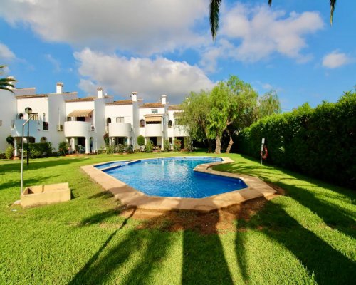 Ferienapartment bei Dénia, Costa Blanca, Spanien: 2 Schlafzimmer, 1 Bad, Gemeinschaftspool – ideal für 4 Personen am Meer.