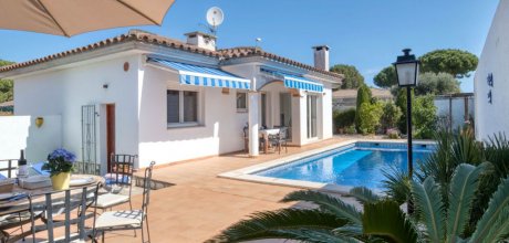 EC 614 Modern holiday villa for 6 persons with a private pool in l'Escala on the Costa Brava