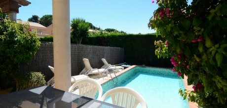 EC 612 Villa moderne pour 6 personnes avec une piscine privée à l`Escala sur la Costa Brava