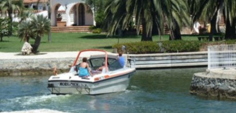 AM 281 Holiday house for 8 persons with jetty in Empuriabrava on the Costa Brava