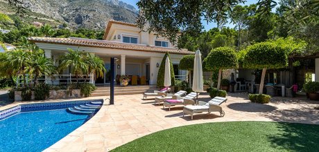 AL 825 Exclusive holiday villa for 8 persons with a private pool near Altea on the Costa Blanca